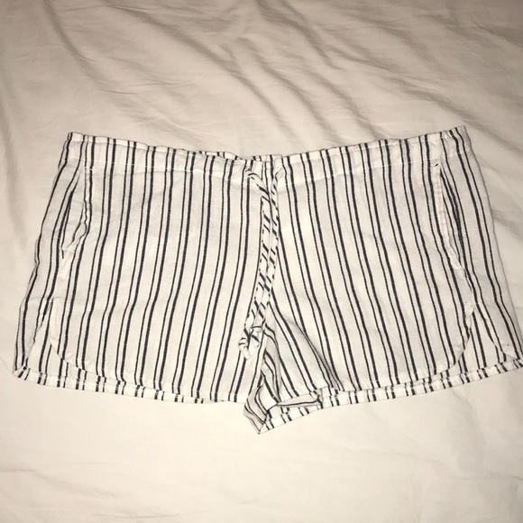 NEW BRANDY MELVILLE STRIPED SHORTS - Picture 3 of 6